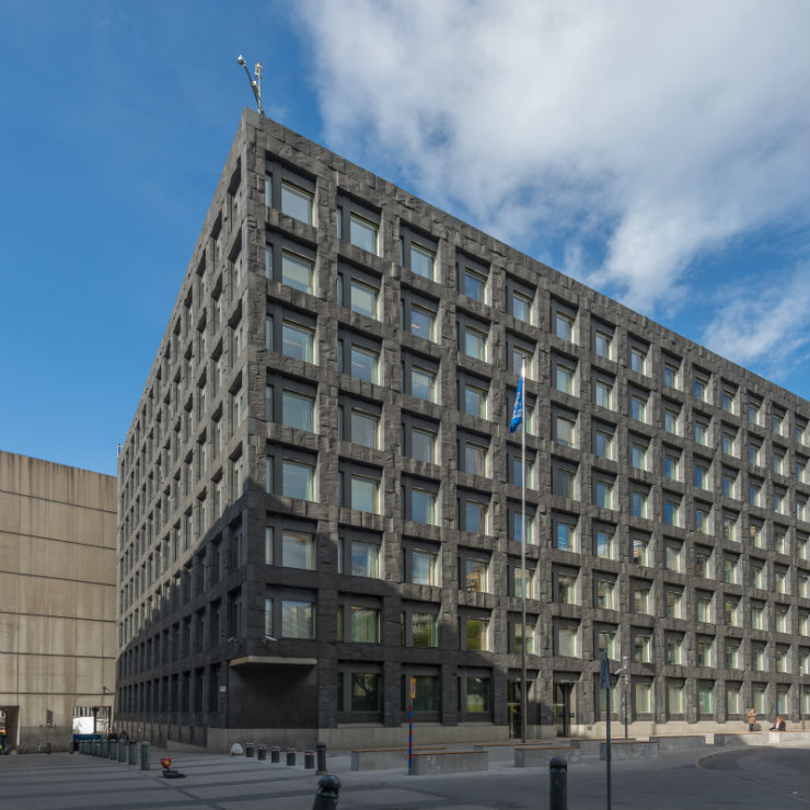 The advantages and disadvantages of digital currencies issued by central banks
