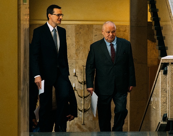 Rząd - pomoc dla firm 100 mld zł, NBP - nowe propozycje dla gosp.